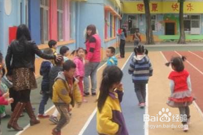 初上幼儿园，家长接宝宝放学要注意些什么呢？