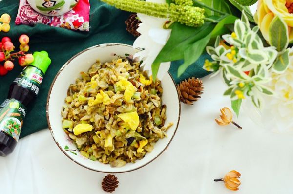 鸡蛋热炒鲜味槐花