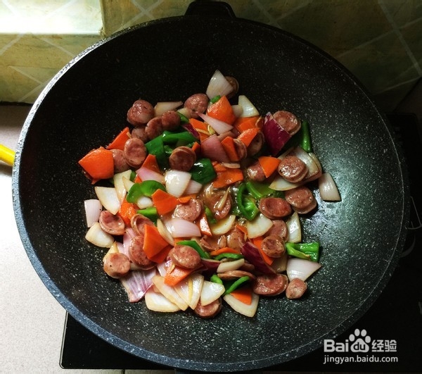 杂蔬炒纯肉肠的做法