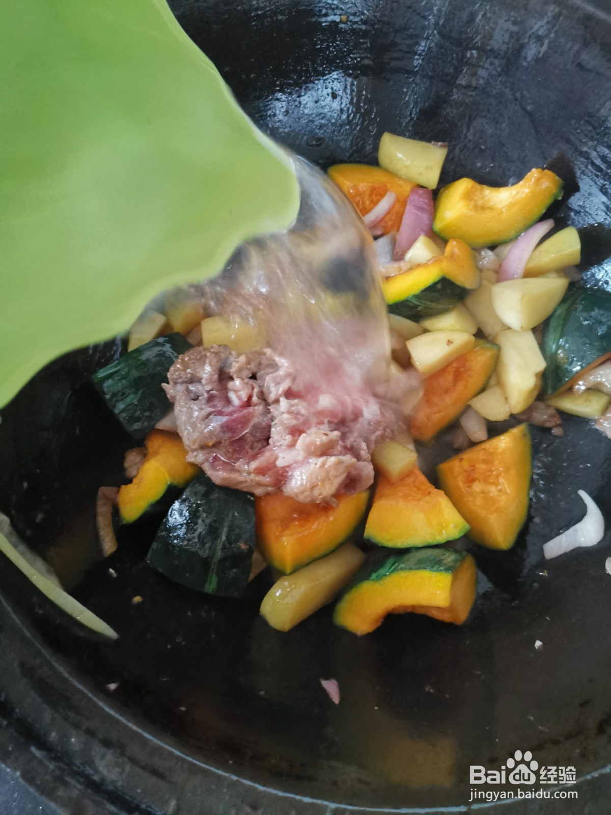 牛腩炖倭瓜土豆