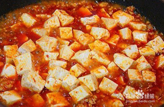用猪肉和豆腐,烧制一盘麻辣鲜香的家常菜