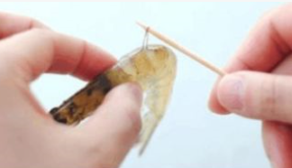 什么方法能快速去除基围虾虾线