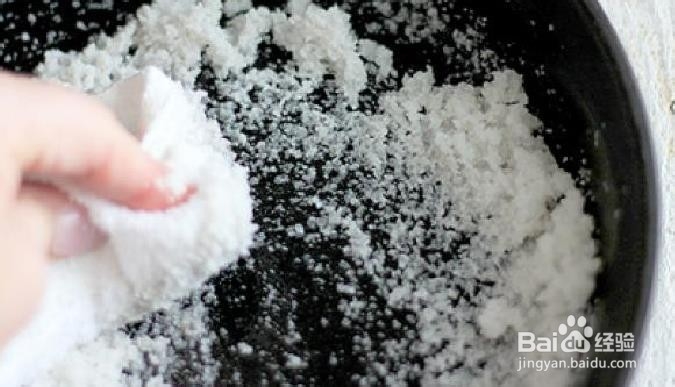 不使用洗碗液清洁油锅的技巧