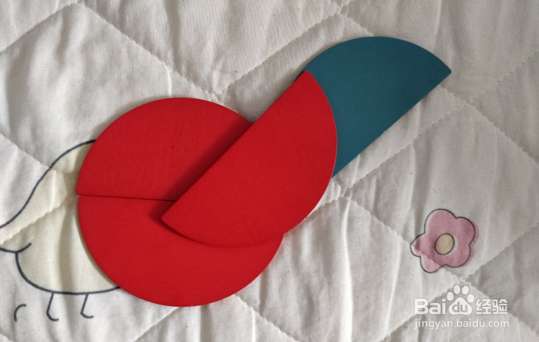 用形状积木怎么拼一只站着尖叫的鸟儿？