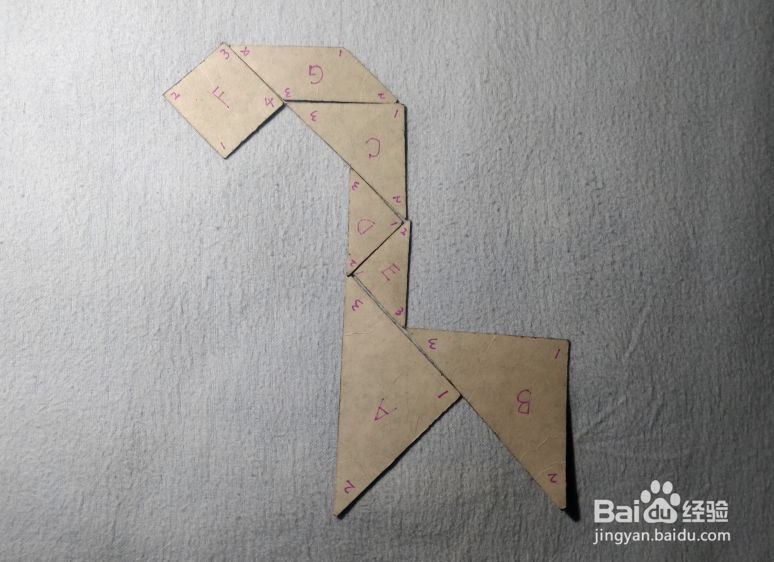 用七巧板怎样拼一头站着的长颈鹿？