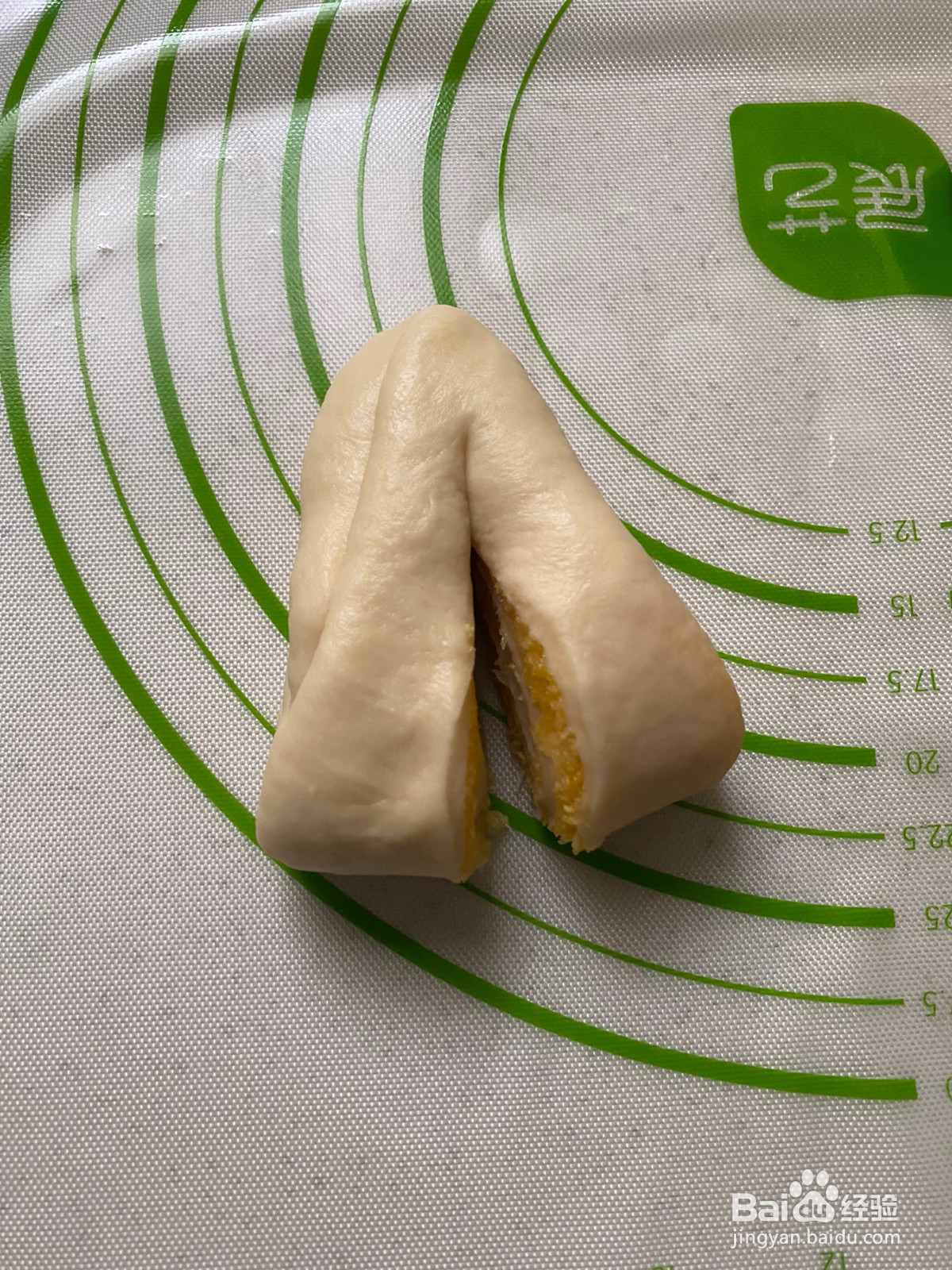 怀旧心形椰蓉面包的做法