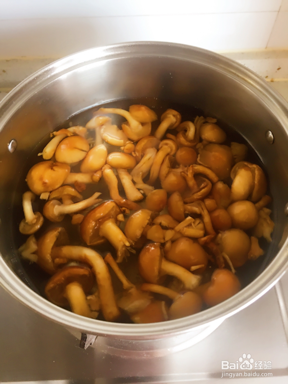 家常做法的肉炒小白菜滑子蘑