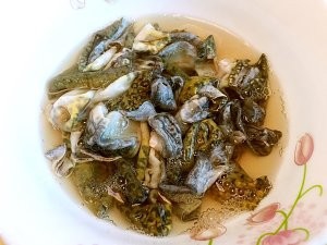 青椒烩田鸡的做法
