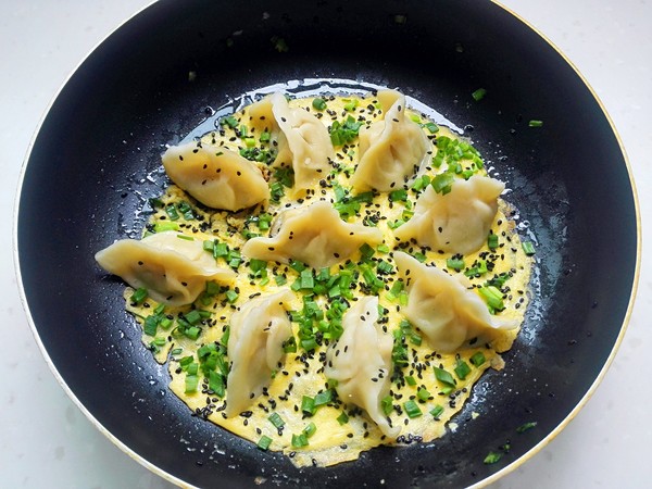 抱蛋煎饺的做法