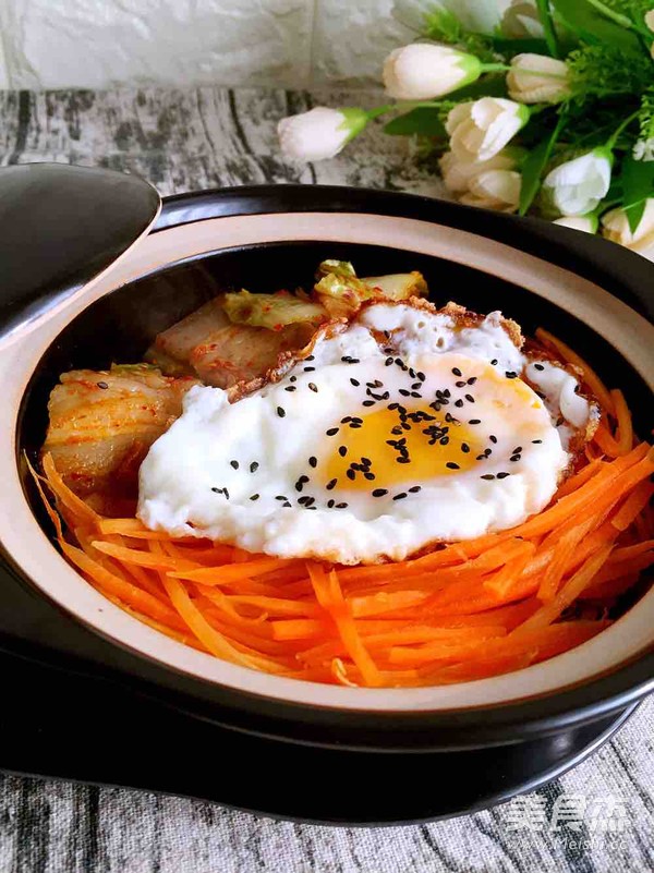 韩式辣白菜五花肉石锅拌饭