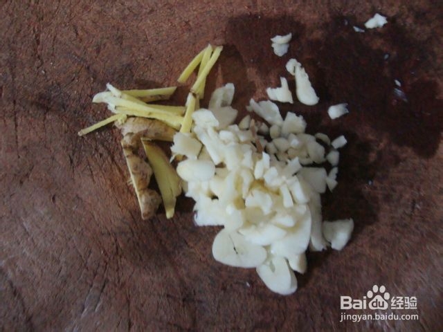 鲜美的蒜蓉豉油蒸鲍鱼