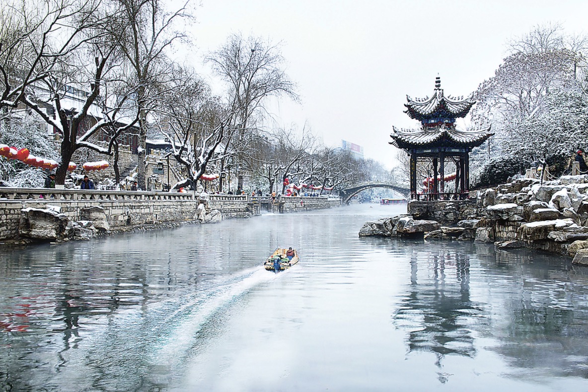 《济南的冬天》文中哪些地方表现了“小雪”的“小”