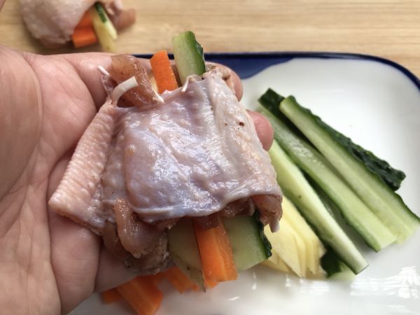 鸡翅换个花样做,时蔬酿鸡翅