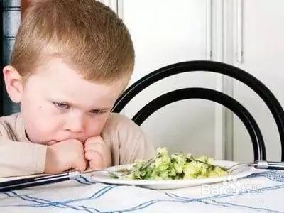 小孩子吃饭闹怎么办