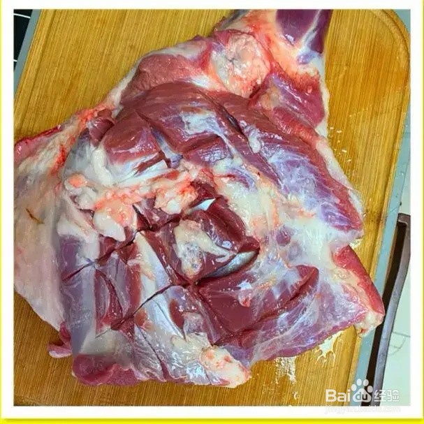 如何做味道香醇的烤羊腿?