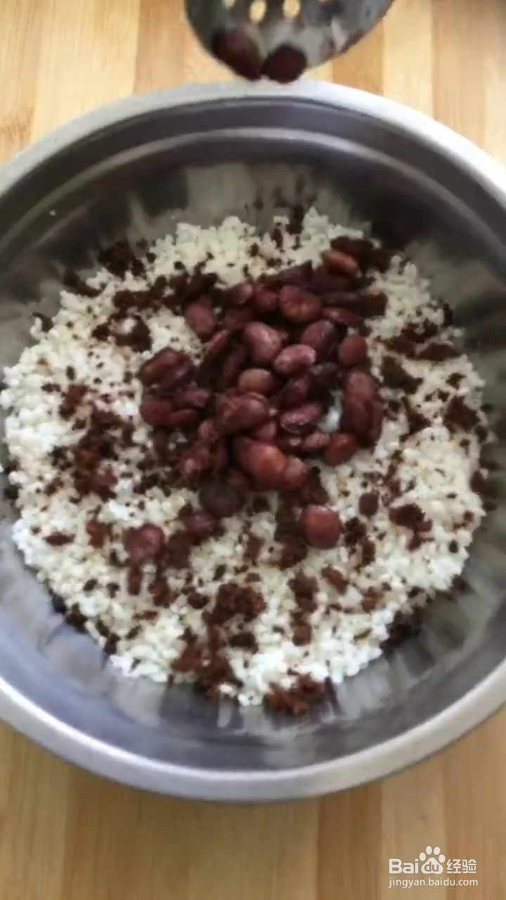 如何制作香甜蜜枣豆沙糯米饭?