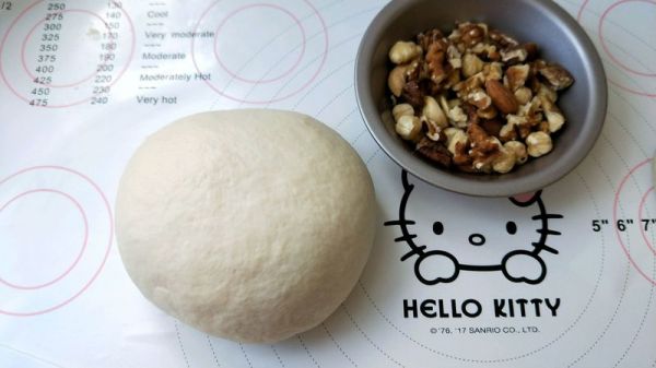 咕咕霍夫坚果大集合面包