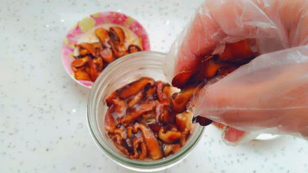 鸡肉浇汤便当罐
