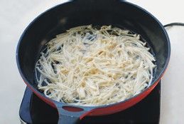 【葱油金针菇】拯救食欲的凉拌菜