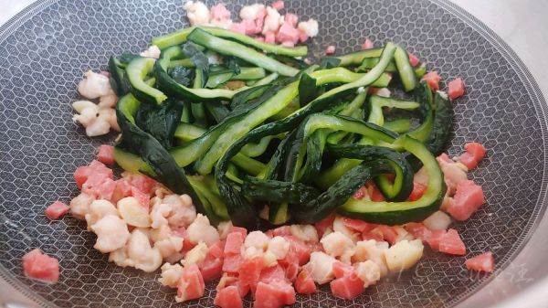 蒜辣肉酱脆瓜条