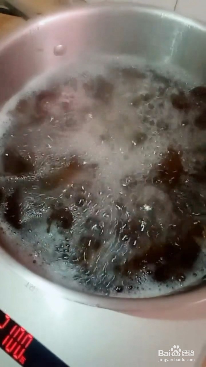 如何自制美味好吃的凉拌黑木耳