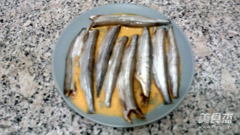 香煎多春鱼的做法