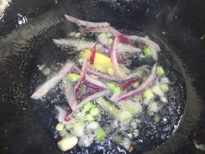 香芹爆炒小鱿鱼怎么更入味?