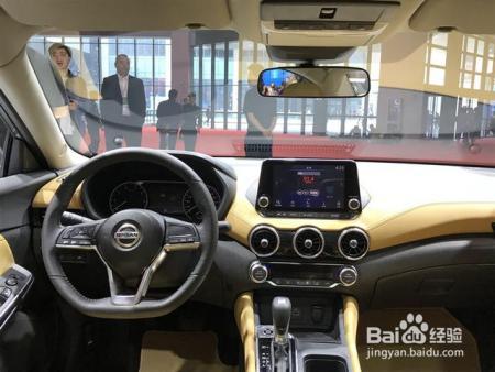 A级车强者相约换代，“小天籁”轩逸和“小亚洲龙”雷凌该选谁？