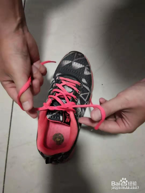 怎么快速系鞋带