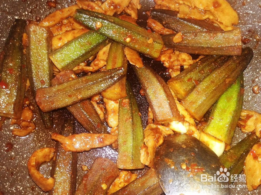 鸡胸肉爆秋葵的做法