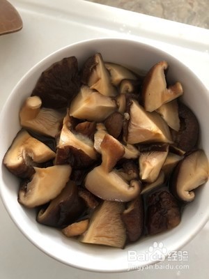 香菇滑鸡的做法