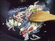 培根杂蔬炒米粉的做法