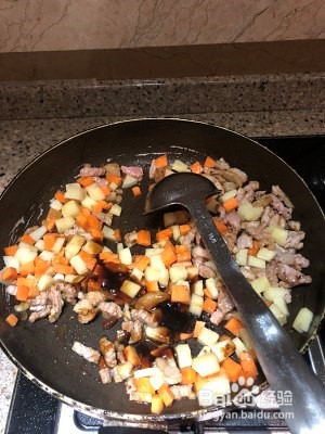 土豆胡萝卜肉丁