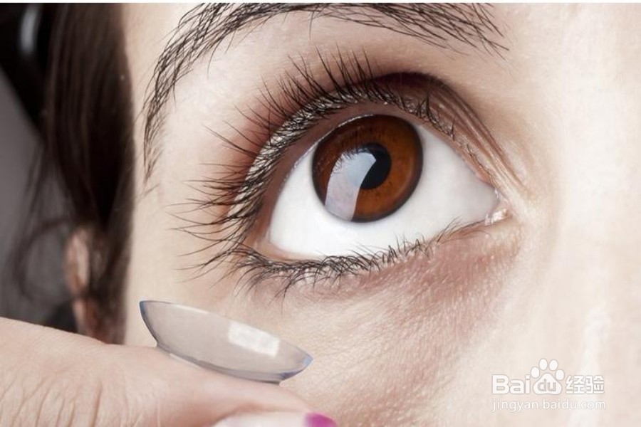 如何正确佩戴隐形眼镜呢