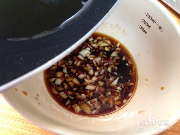 炝拌洋葱黄瓜的制作方法