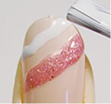 彩绘美甲如此制造，粉嫩您的指甲