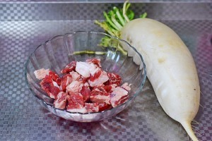 养生食补白萝卜牛腩汤的做法