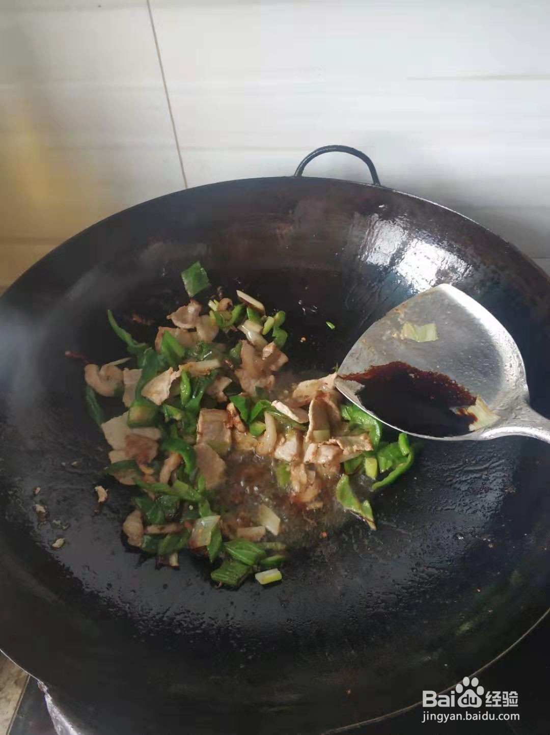 五花肉炒平菇的做法