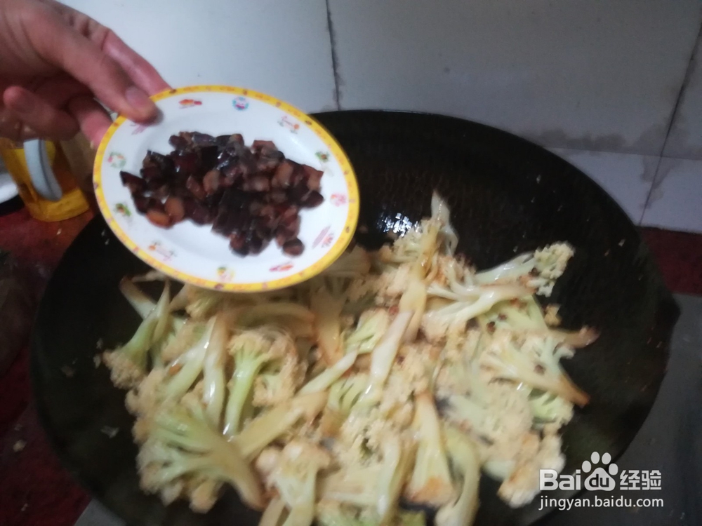 干煸腊肉菜花的做法