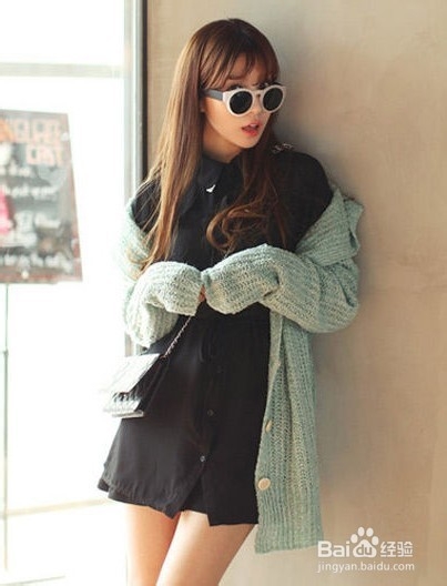毛衣外套甜美搭配 玩转早秋潮流风
