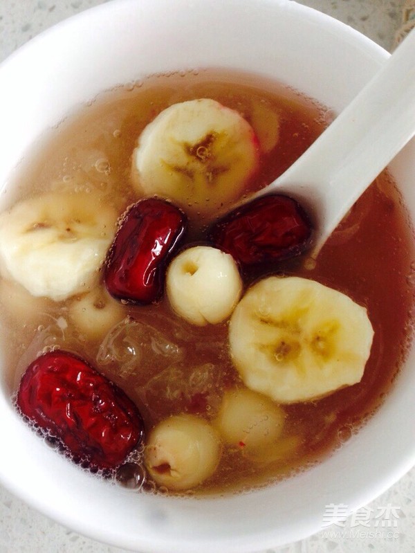 香蕉莲子红枣银耳汤
