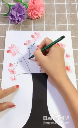 如何用口红制作开花的树？