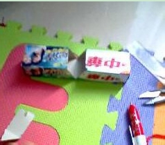 牙膏盒做简易的笔筒