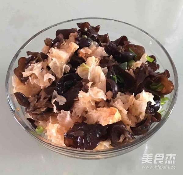 凉拌黑白木耳
