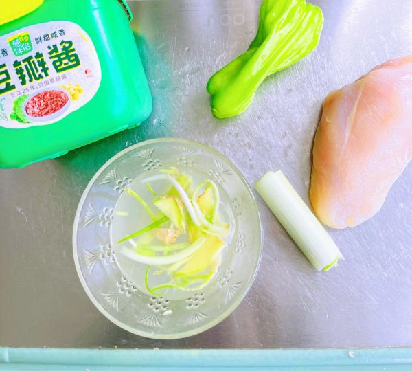 酱香鸡肉丝青椒