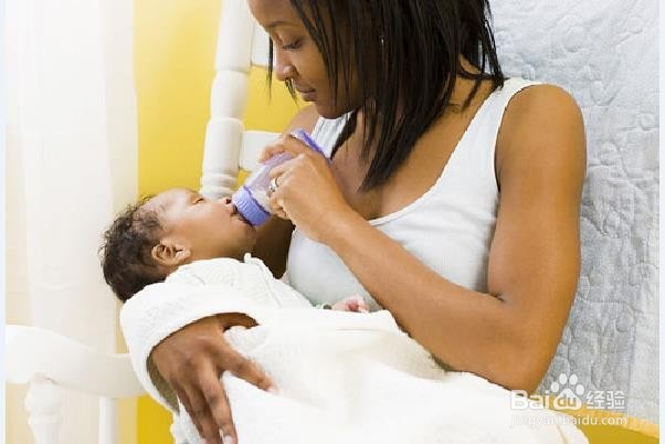 如何用奶瓶喂养你的宝贝