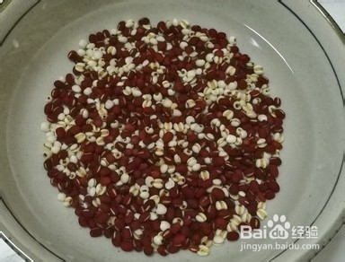 祛湿排毒的薏米红豆粥
