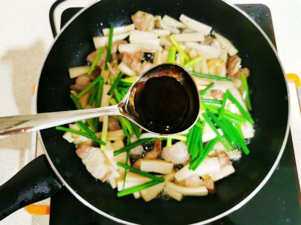 五花肉炒杏鲍菇