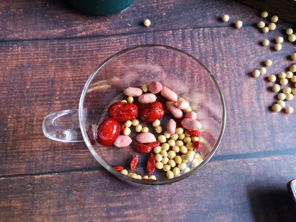 花生枸杞红枣豆浆