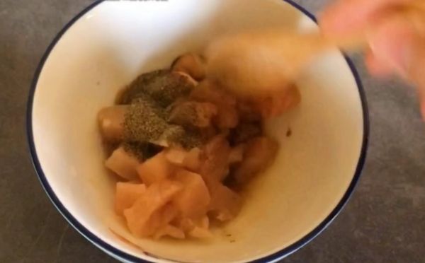 香菇鸡肉煲仔饭